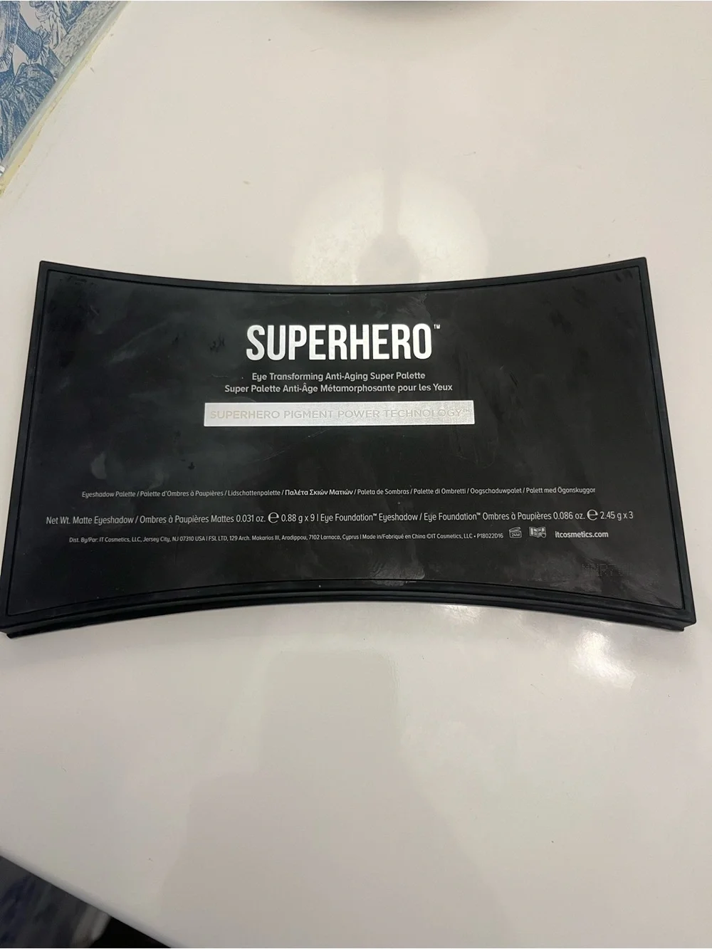 IT Cosmetics Superhero Eyeshadow Palette - Black case GUC